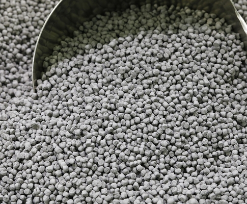 Moulage par injection de poudre en métal de grain